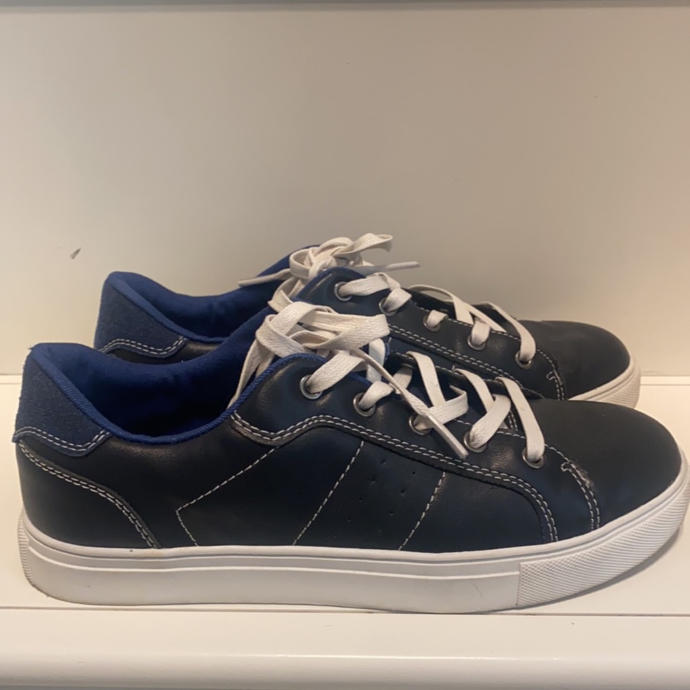Navy leather sneakers